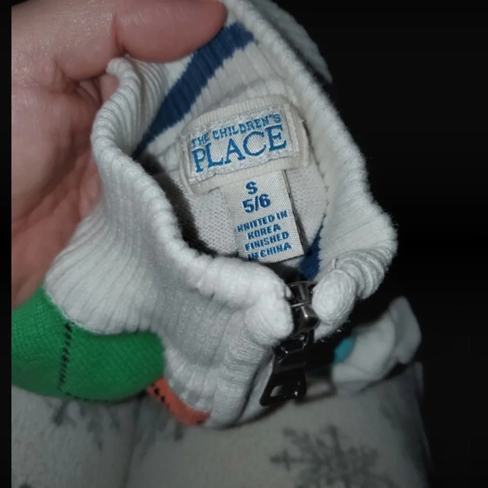 Boy’s The Children’s Place argyle sweater size 5/6 EUC